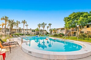 Pool - Cozy Condo with a Pool, Washer/Dryer, and High-speed WiFi (Fort Walton Beach)
