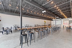 Dining - Contemporary dog-friendly retreat with pool & patio - near shops & attractions (Pensacola)