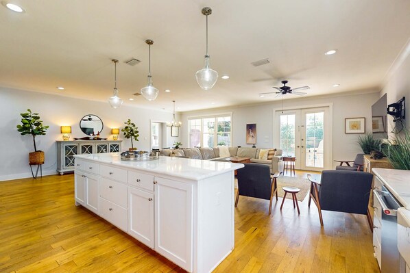 Interior - Contemporary dog-friendly retreat with pool & patio - near shops & attractions (Pensacola)