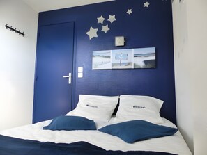 2 bedrooms, iron/ironing board, WiFi - Duplex Apartment Facing the Sea with Mont Saint Michel View (Cancale)