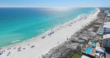 Renovated studio with mid-size kitchen & central AC - walk to beach/attractions