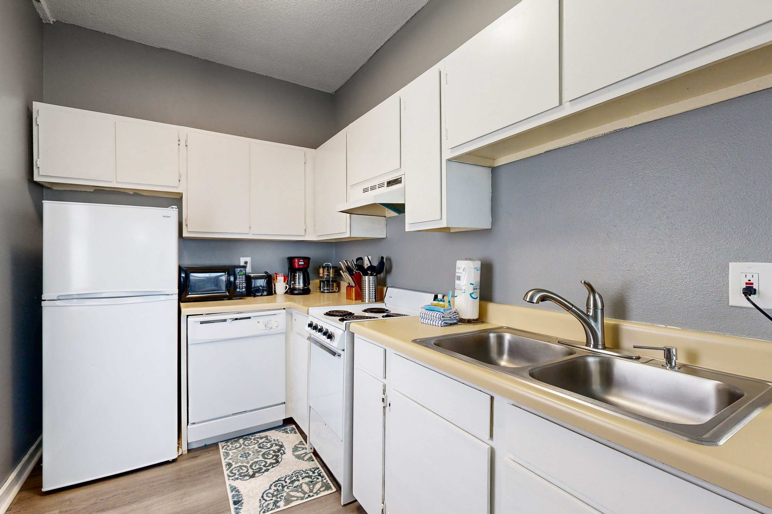 Geladeira, micro-ondas, fogão, cooktop