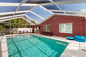 Pool - Lovely house with private saltwater pool & screened lanai - snowbird-friendly (Fort Walton Beach)