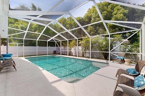 Pool - Lovely house with private saltwater pool & screened lanai - snowbird-friendly (Fort Walton Beach)