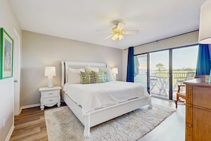 2 bedrooms, iron/ironing board, WiFi, bed sheets - Townhome with bay & golf views, pool, beach tram - W&D, central AC (Miramar Beach)