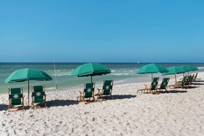 Beach nearby - Large waterfront cottage, Private pool, Close to entertainment (Miramar Beach)