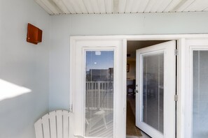 Interior - Large waterfront cottage, Private pool, Close to entertainment (Miramar Beach)