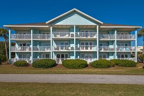 Exterior - Large waterfront cottage, Private pool, Close to entertainment (Miramar Beach)