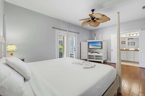 2 bedrooms, iron/ironing board, WiFi, bed sheets - Destin Mojo (Miramar Beach)