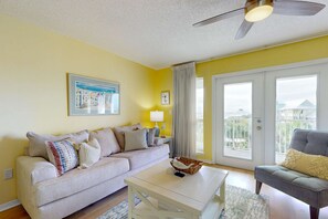 TV, DVD player, offices - Coastal condo with free WiFi, on-site pool & hot tub (Santa Rosa Beach)