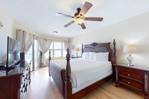 2 bedrooms, iron/ironing board, WiFi - Beautiful Gulf-front Condo with a Community Pool and Seasonal Beach Service (Fort Walton Beach)