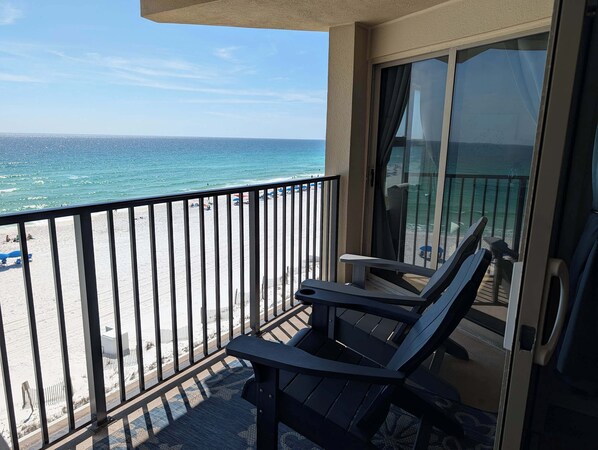 Property grounds - Beautiful Gulf-front Condo with a Community Pool and Seasonal Beach Service (Fort Walton Beach)