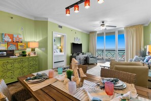 Dining - Beachfront condo with a pool & hot tub plus a washer&dryer & central AC (Fort Walton Beach)