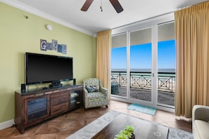 TV, offices - Beachfront condo with a pool & hot tub plus a washer&dryer & central AC (Fort Walton Beach)