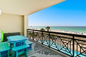 Outdoor dining - Beachfront condo with a pool & hot tub plus a washer&dryer & central AC (Fort Walton Beach)