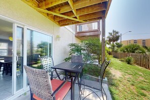 Outdoor dining - Dog-friendly Condo with a Private washer&dryer and Patio (Fort Walton Beach)