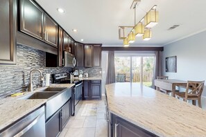 Fridge, microwave, oven, stovetop - Dog-friendly Condo with a Private washer&dryer and Patio (Fort Walton Beach)