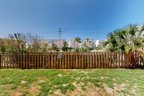 Property grounds - Dog-friendly Condo with a Private washer&dryer and Patio (Fort Walton Beach)