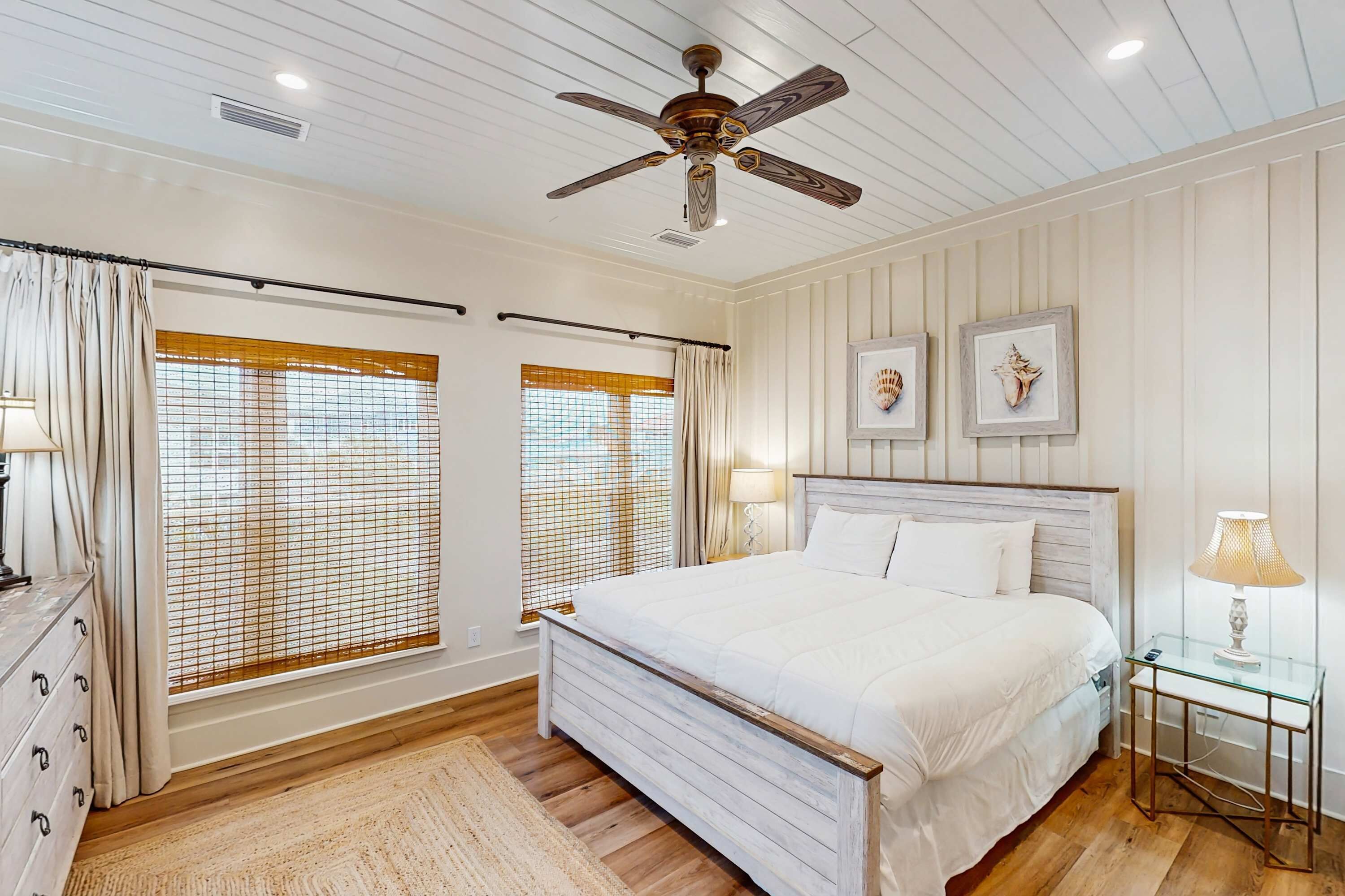 3 bedrooms, internet, bed sheets