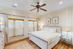 3 bedrooms, Internet, bed sheets - Spacious home with private pool & full kitchen, close to beach (St. George Island)