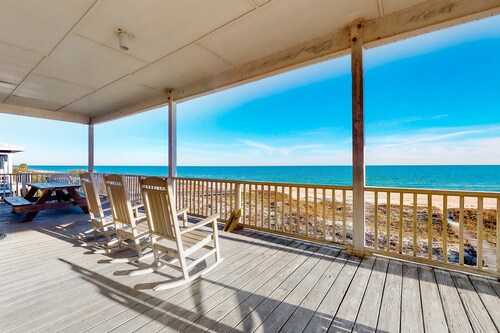 Beachfront dog-friendly home with private hot tub, boardwalk, on-site pools, gym