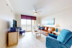 TV - Beachfront condo with balcony, hot tub, pool, gym, open layout, W&D, & AC (Fort Walton Beach)