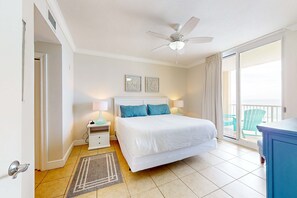 3 bedrooms, Internet, bed sheets - Beachfront condo with balcony, hot tub, pool, gym, open layout, W&D, & AC (Fort Walton Beach)