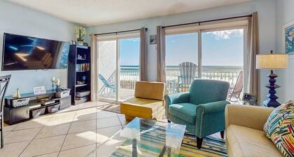 Cozy beachfront condo with private balcony, shared pool and beach access!