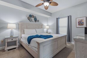 3 bedrooms, iron/ironing board, WiFi, bed sheets - Gorgeous beachfront condo, shared pool and seasonal beach service with beach access (Fort Walton Beach)