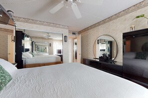 2 多间卧室、熨斗/熨衣板、WiFi、床单
