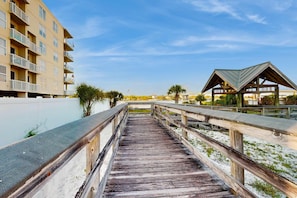 Property grounds - Palm Court Yacht Club 312 - Gorgeous condo with shared pool, private laundry and sound views (Fort Walton Beach)