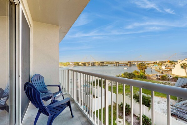 Property grounds - Palm Court Yacht Club 312 - Gorgeous condo with shared pool, private laundry and sound views (Fort Walton Beach)