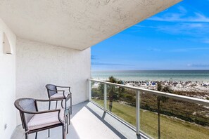 Property grounds - Dreamy Gulf condo with water-view balcony, pool, & beach access (Miramar Beach)