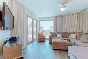 TV, DVD player, offices - Amazing second-floor condo with Gulf View, fitness center, pools & beach access (Miramar Beach)