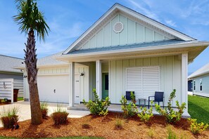 Exterior - Charming retreat with pool, playground, patio, washer/dryer, & central AC (Port St. Joe)