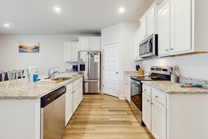 Fridge, microwave, oven, stovetop - Charming retreat with pool, playground, patio, washer/dryer, & central AC (Port St. Joe)