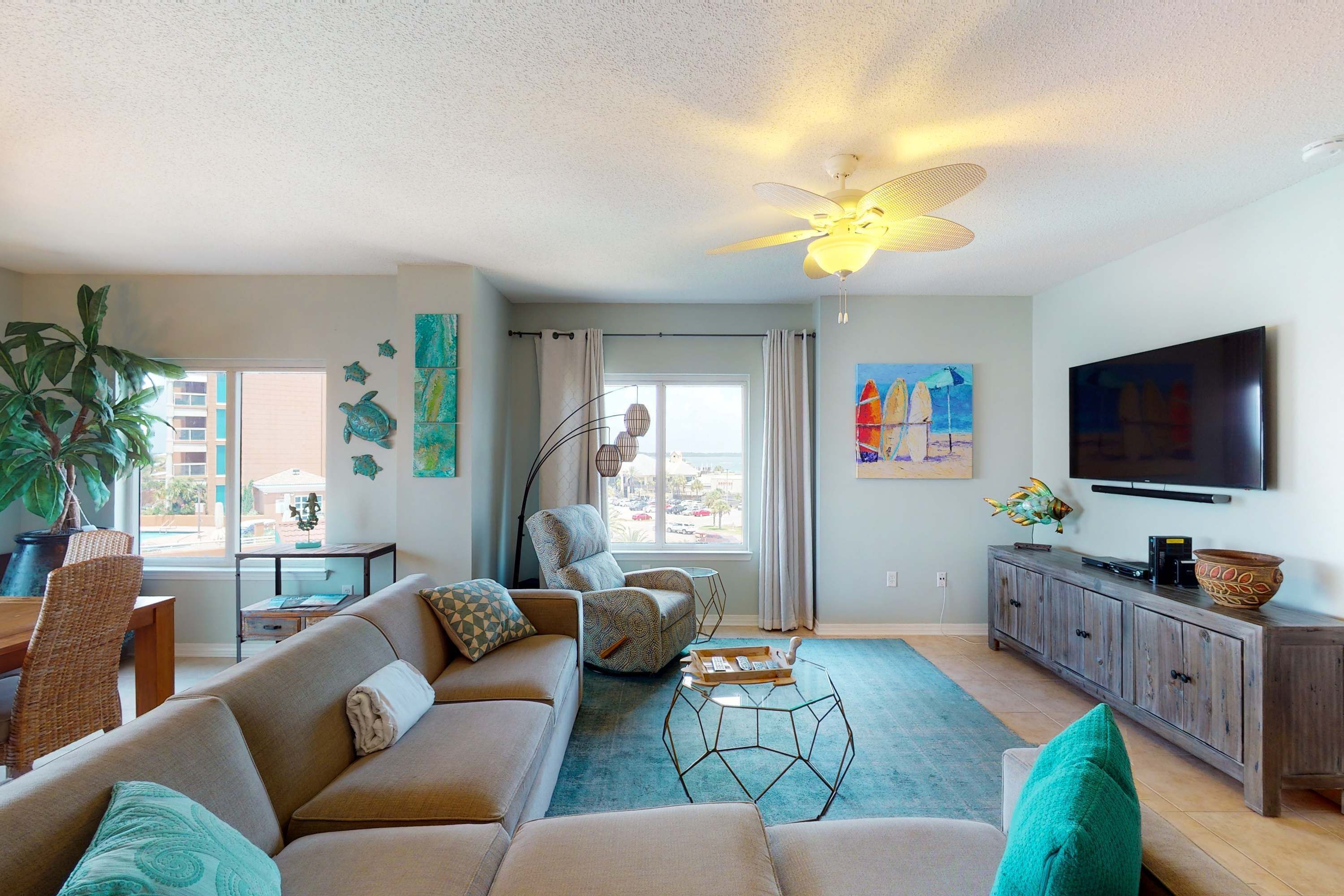 Una televisión, una oficina