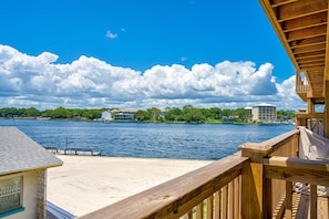 Property grounds - Two-story water view retreat with a pool, washer&dryer, AC, & balcony (Fort Walton Beach)