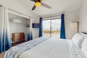 2 bedrooms, iron/ironing board, travel cot, WiFi - Two-story water view retreat with a pool, washer&dryer, AC, & balcony (Fort Walton Beach)