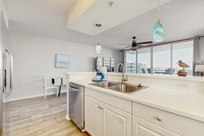 Fridge, microwave, oven, stovetop - Destin West Bayside Pelican 608 - Gorgeous bayside condo with lazy river and beach access (Fort Walton Beach)