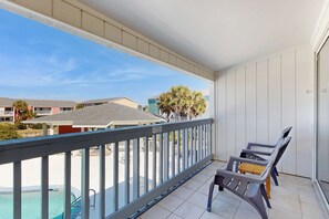 Property grounds - Cozy Coastal Gulf Condo with Shared Pool and Beach Access (Pensacola Beach)