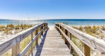 Cozy Coastal Gulf Condo with Shared Pool and Beach Access