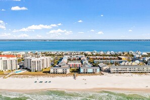 Beach nearby - Cozy Coastal Gulf Condo with Shared Pool and Beach Access (Pensacola Beach)