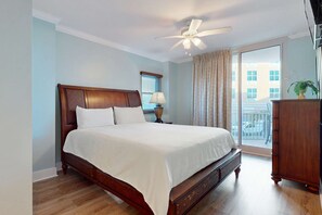 2 bedrooms, iron/ironing board, WiFi, bed sheets - Beachview Condo with full kitchen, shared pool and beach access (Fort Walton Beach)