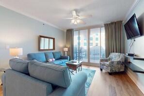 TV, DVD player, offices - Beachview Condo with full kitchen, shared pool and beach access (Fort Walton Beach)
