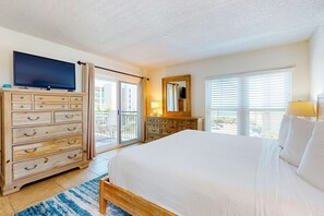 2 bedrooms, Internet, bed sheets - Serene Gulf-front condo with a pool, tennis, grilling area, & beach access (Fort Walton Beach)