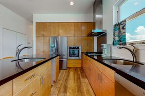 Fridge, microwave, oven, stovetop - Dog-friendly charmer near the Gulf with private salt water pool, W/D, deck & AC (St. George Island)