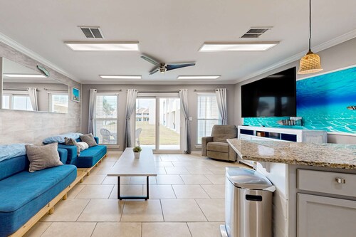 Ground-floor beach condo w/ a full kitchen, shared saltwater pool, & playground