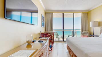 Tabla de planchar con plancha, wifi y ropa de cama