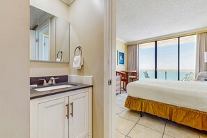 Iron/ironing board, WiFi, bed sheets, wheelchair access - Beautiful resort studio w/ beach views, shared pool, hot tubs, & fitness center (Miramar Beach)